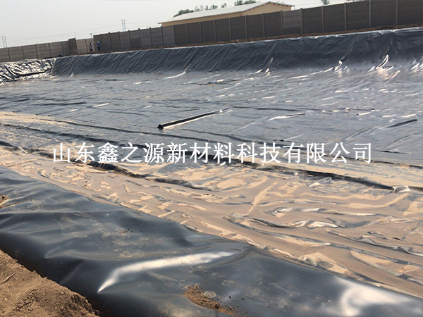 沼氣池建設(shè)：為何選擇黑色HDPE土工膜？